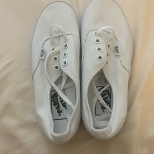 Van’s authentic true white sneakers